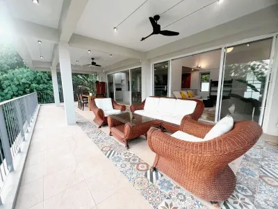 2-Bedroom Hillside Pool Villa for Rent, Chalong, Sea & Temple Views - Chalong, Phuket - Photo 16