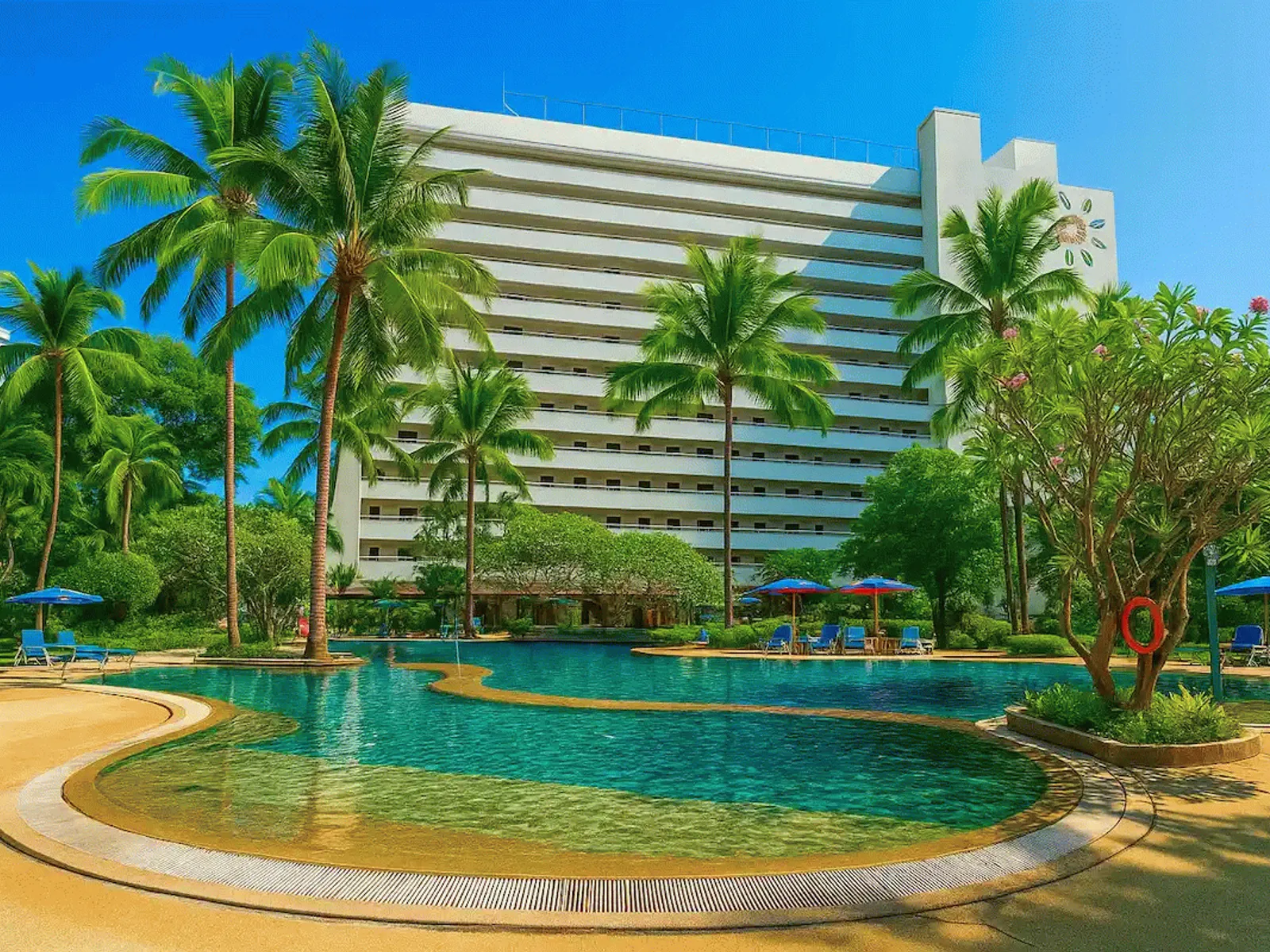 1-Bedroom Condo for Rent, Patong, 10 Min Walk to Beach, Pool & Gym - Patong, Phuket - Photo 13