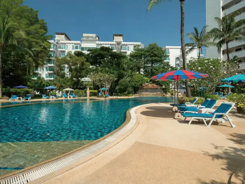 1-Bedroom Condo for Rent, Patong, 10 Min Walk to Beach, Pool & Gym - Patong, Phuket - Main photo