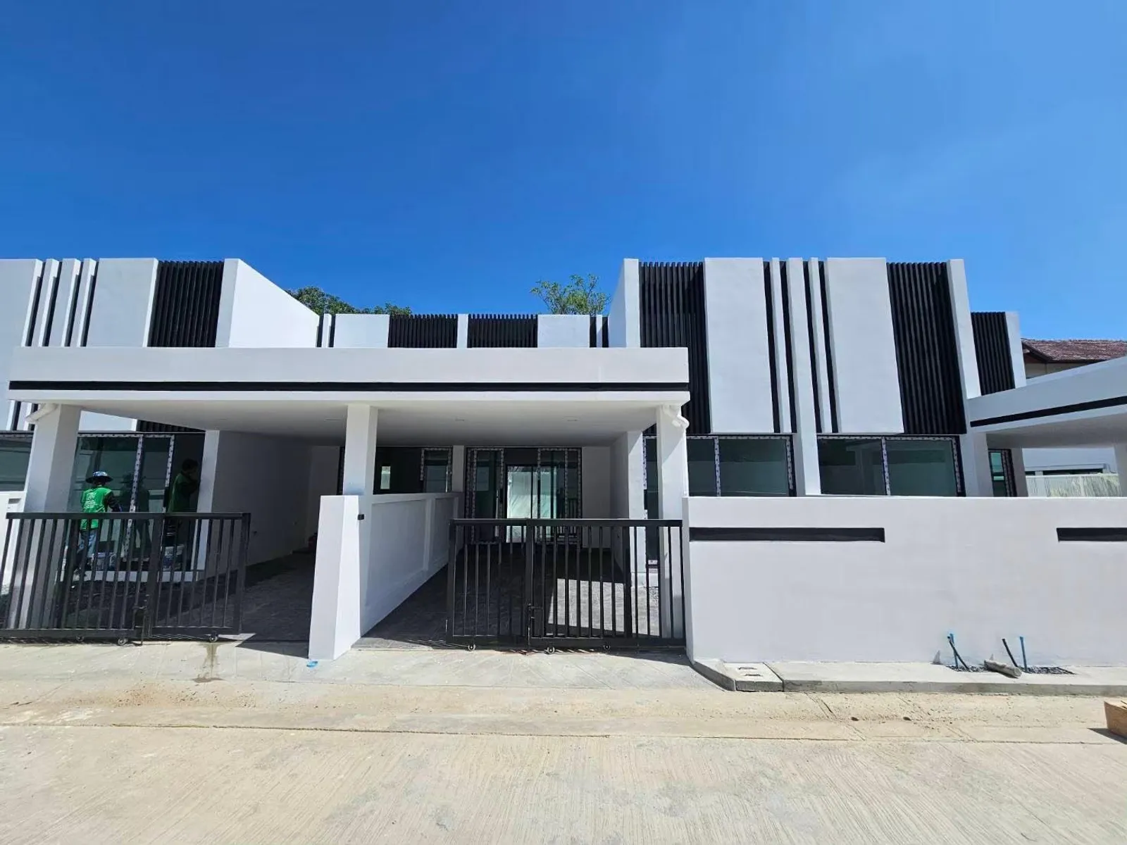 2-Bedroom Townhome for Rent, Chalong, Modern and Convenient - Chalong, Phuket - Photo 1