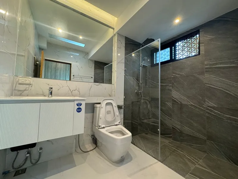 3-Bedroom Pool Villa for Sale, Rawai, 5 Min to Nai Harn Beach, Freehold - Rawai, Phuket - Main photo