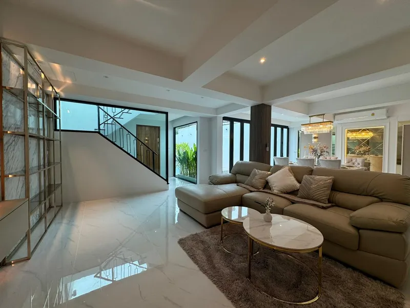 3-Bedroom Pool Villa for Sale, Rawai, 5 Min to Nai Harn Beach, Freehold - Rawai, Phuket - Main photo
