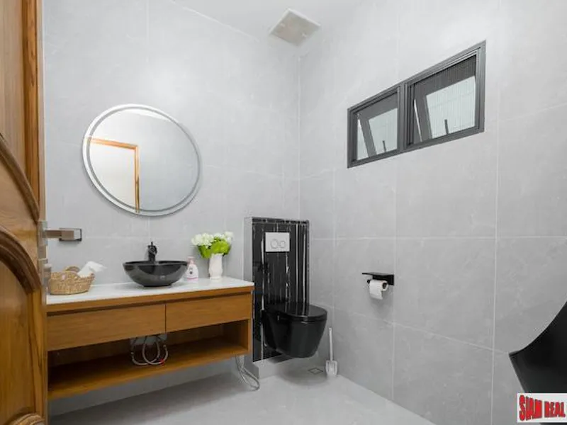 Вилла с 4 спальнями и новым бассейном на продажу, Чернг Талай, рядом с Boat Avenue - Cherng Talay, Phuket - Главное фото