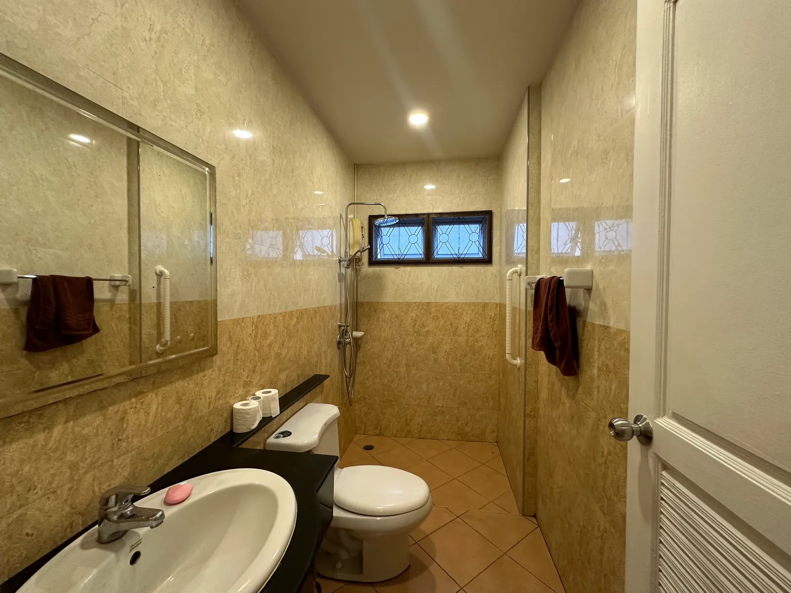 Sun Palm Villa, 3-Bedroom Pool Villa for Sale, Chalong, 150m to Bay, Freehold - Chalong, Phuket - Photo 21