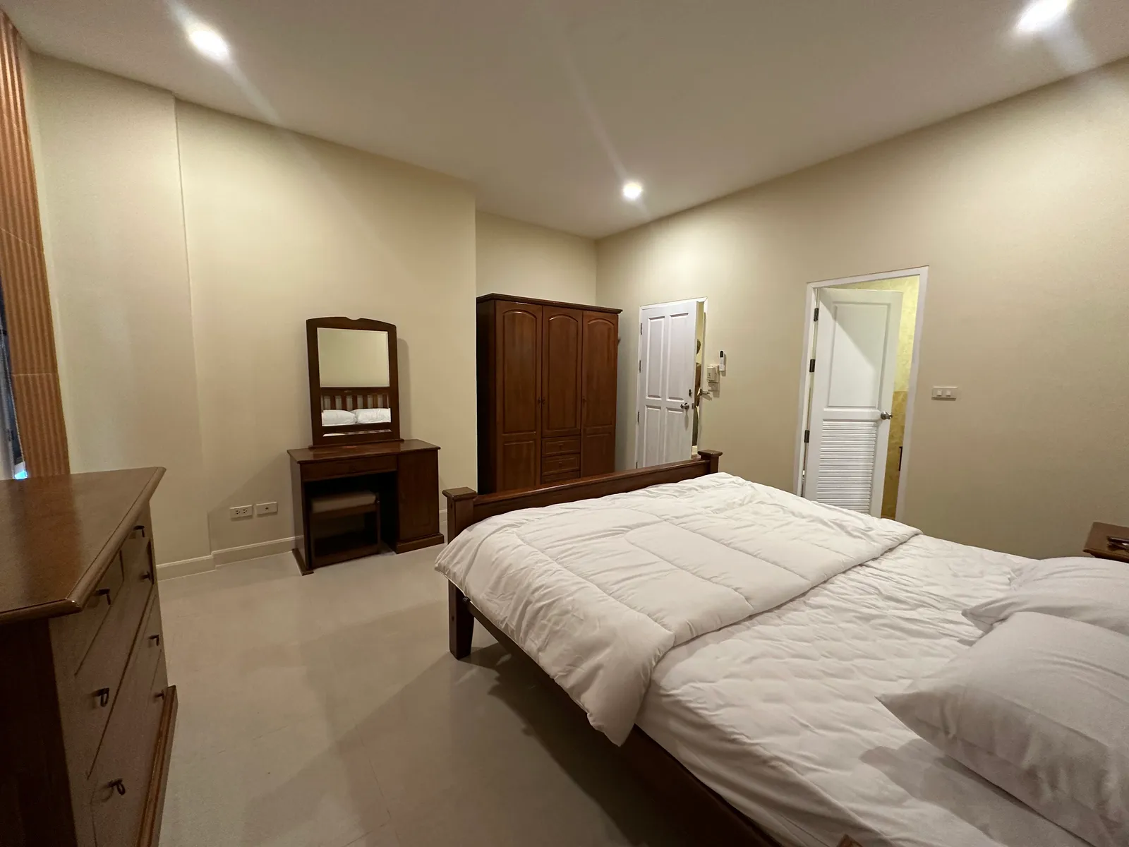 Sun Palm Villa, 3-Bedroom Pool Villa for Sale, Chalong, 150m to Bay, Freehold - Chalong, Phuket - Photo 26