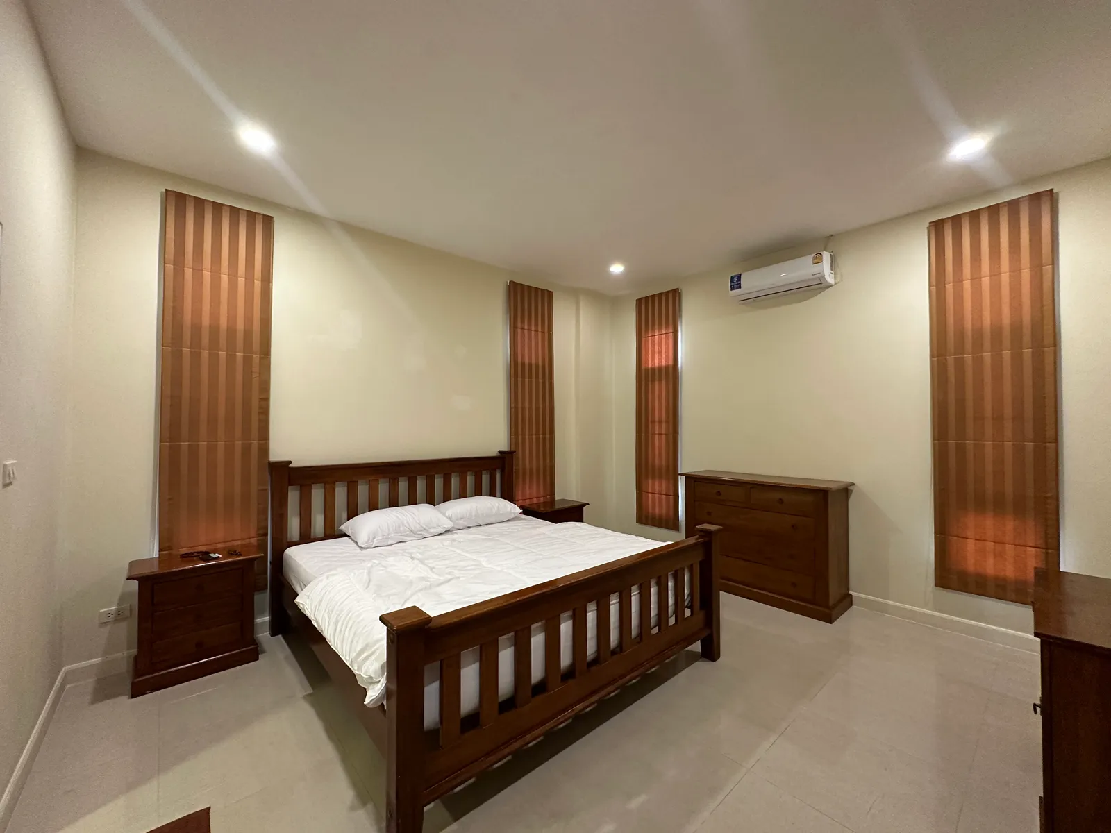 Sun Palm Villa, 3-Bedroom Pool Villa for Sale, Chalong, 150m to Bay, Freehold - Chalong, Phuket - Photo 28