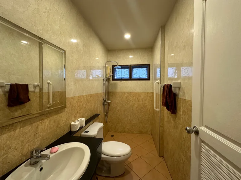 Sun Palm Villa, 3-Bedroom Pool Villa for Sale, Chalong, 150m to Bay, Freehold - Chalong, Phuket - Main photo