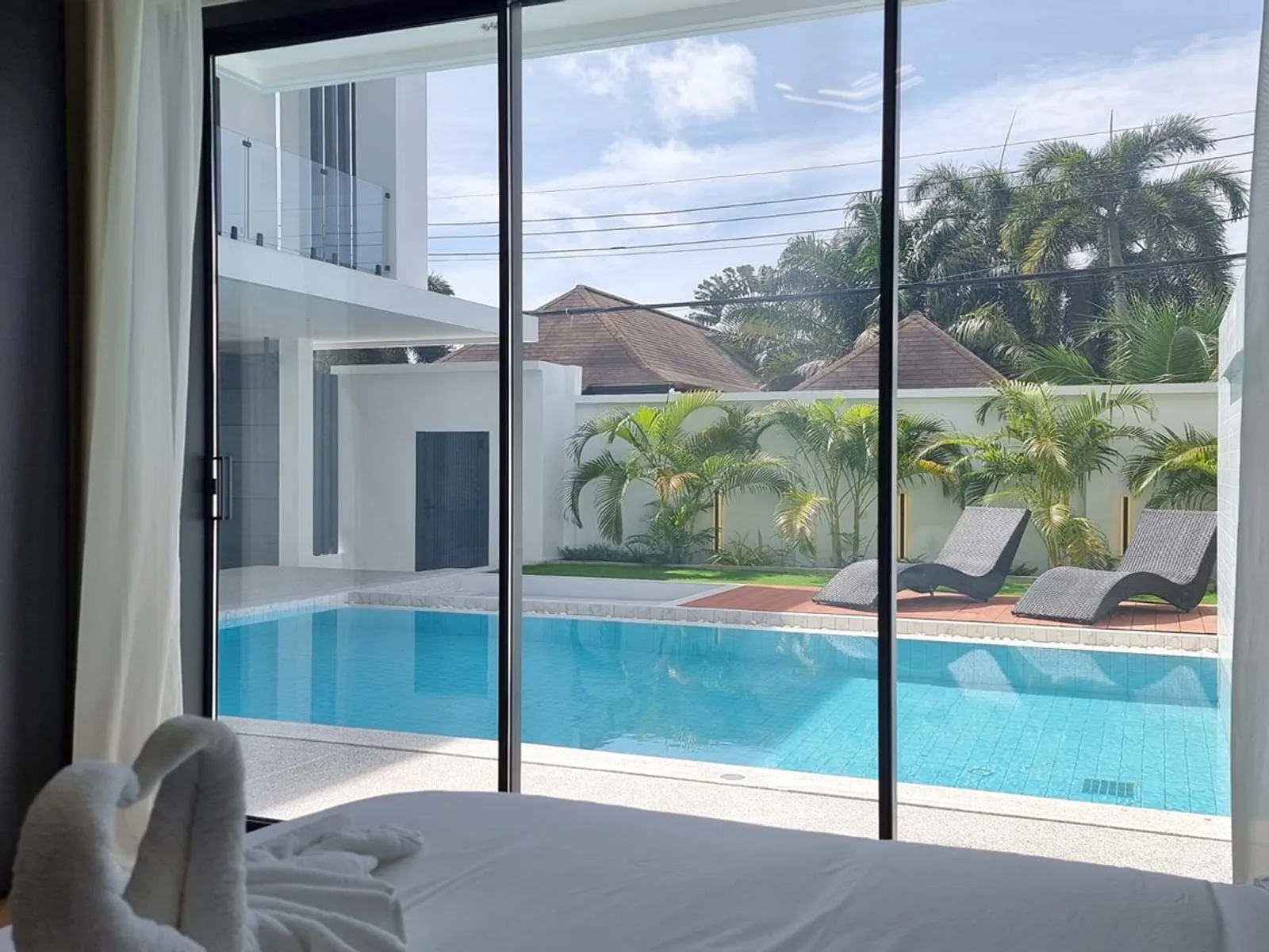 4-Bedroom Pool Villa for Rent, Nai Harn, 5 Min to Beach - Nai Harn, Phuket - Photo 16