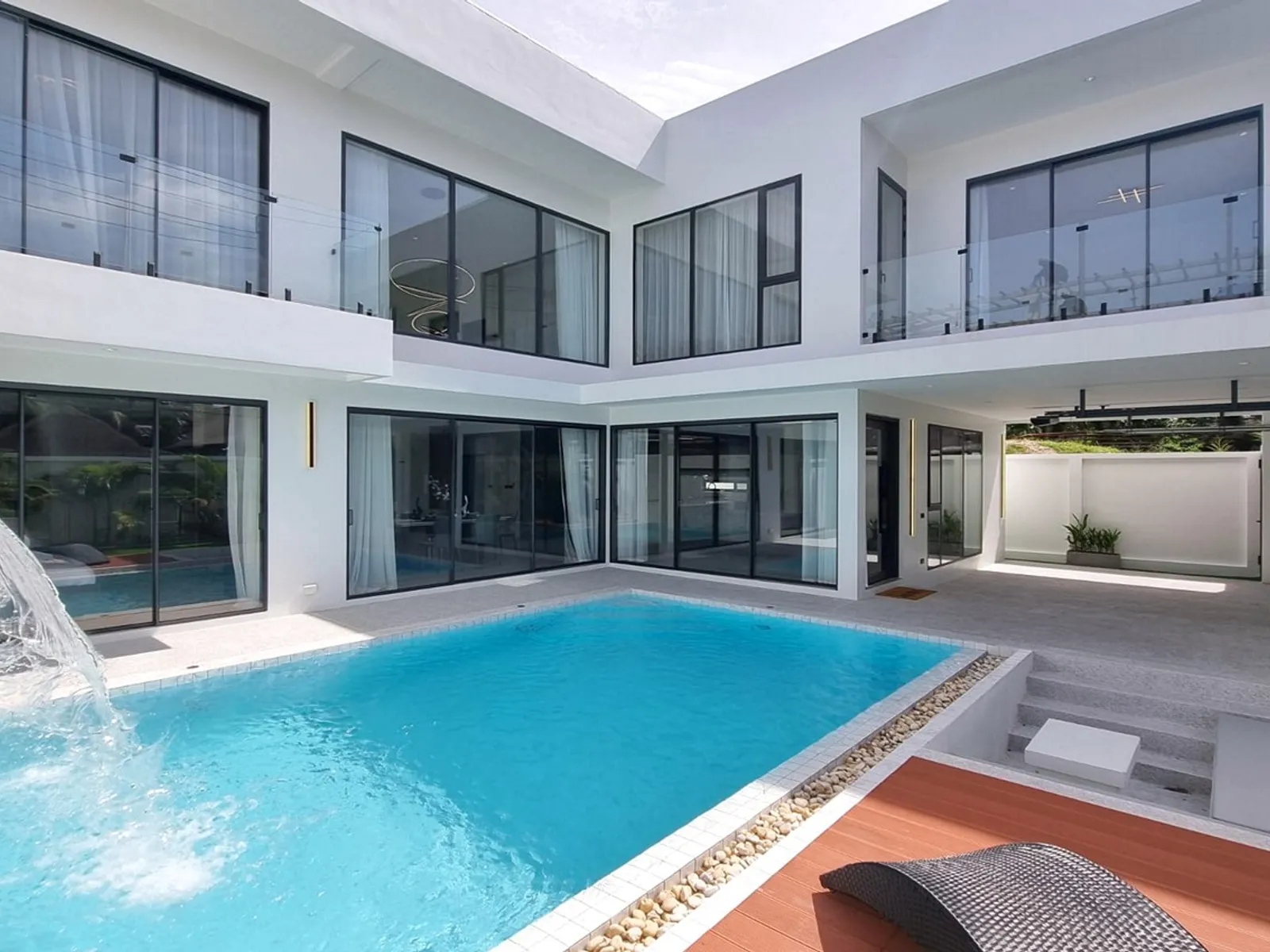 4-Bedroom Pool Villa for Rent, Nai Harn, 5 Min to Beach - Nai Harn, Phuket - Photo 1