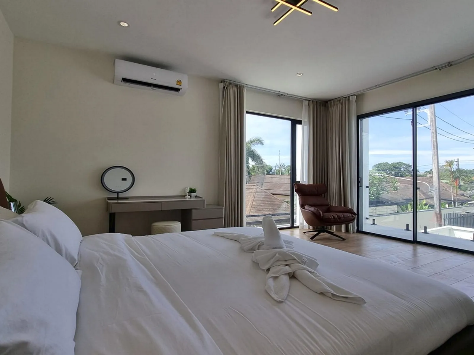 4-Bedroom Pool Villa for Rent, Nai Harn, 5 Min to Beach - Nai Harn, Phuket - Photo 26