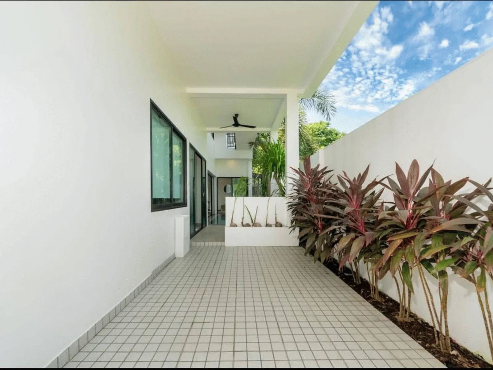 4-Bedroom Pool Villa for Rent, Rawai, Pet Friendly - Rawai, Phuket - Photo 2