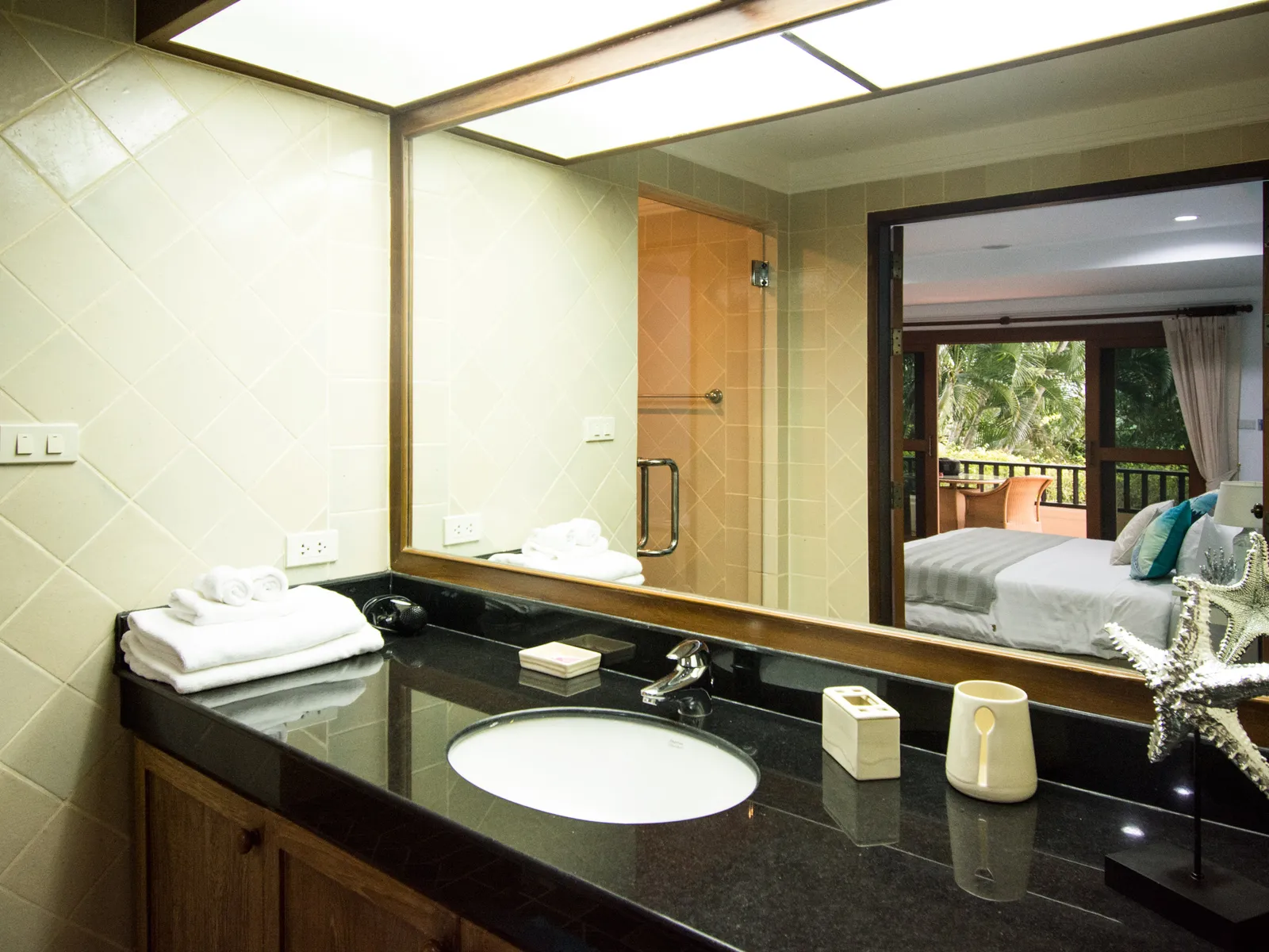 Lakewood Hills, 6-Bedroom Sea View Pool Villa for Sale, Layan, Freehold - Layan, Phuket - Photo 33