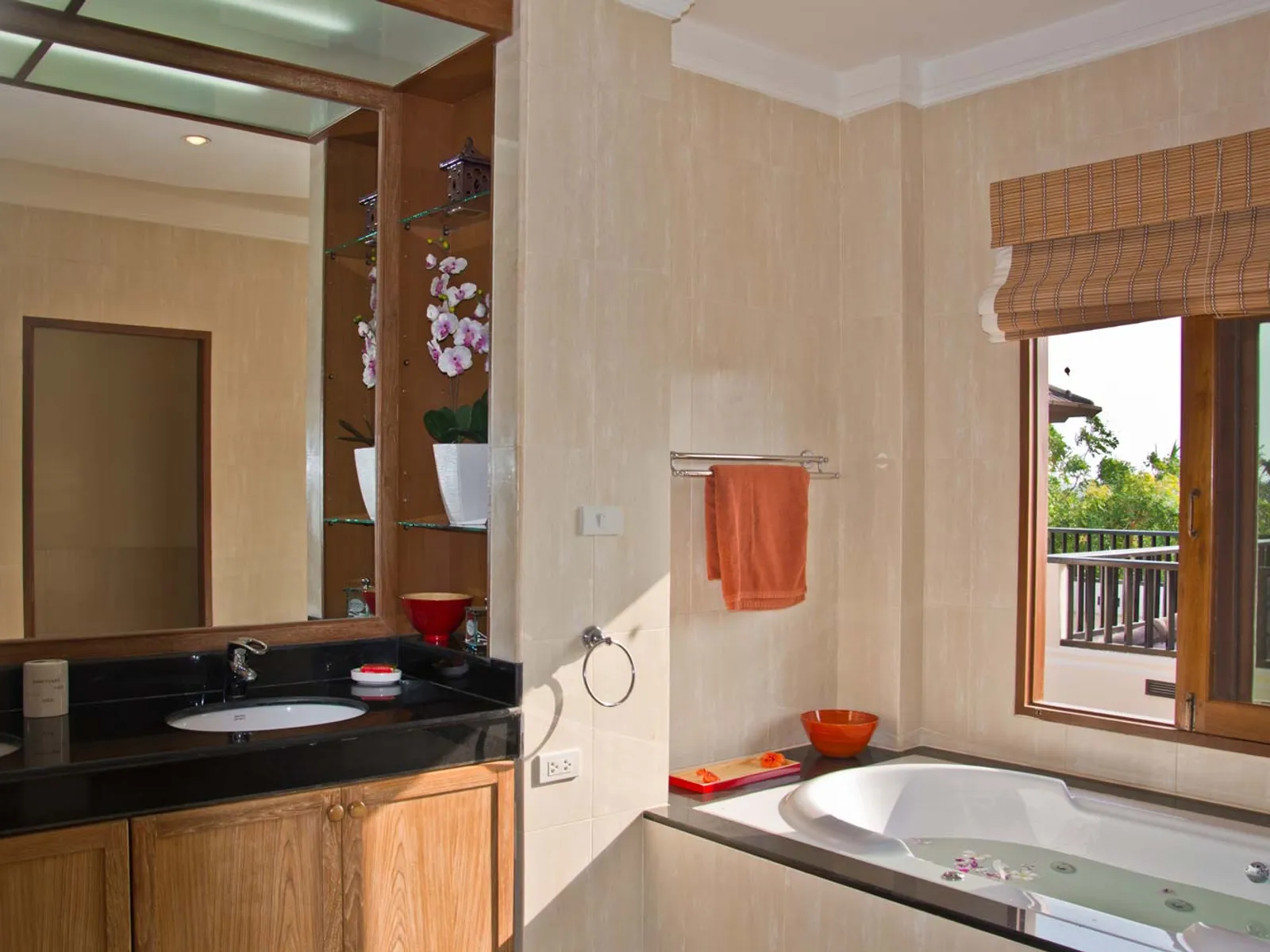 Lakewood Hills, 6-Bedroom Sea View Pool Villa for Sale, Layan, Freehold - Layan, Phuket - Photo 52