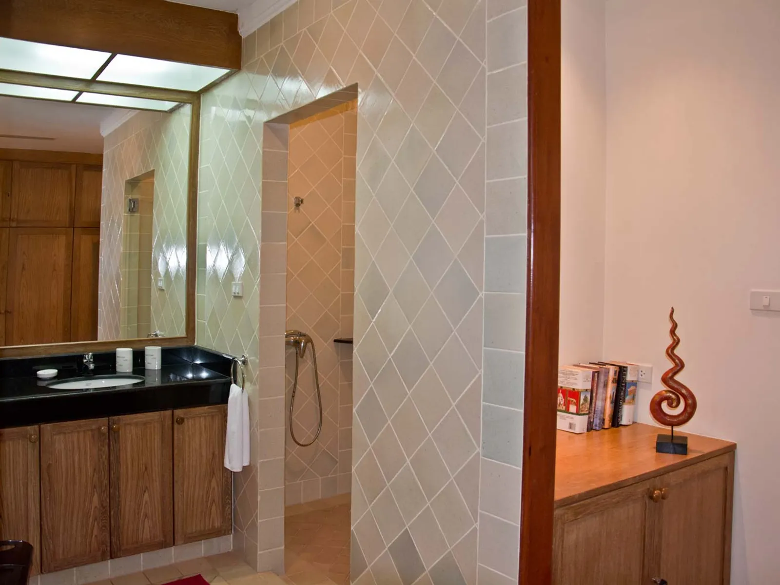 Lakewood Hills, 6-Bedroom Sea View Pool Villa for Sale, Layan, Freehold - Layan, Phuket - Photo 59