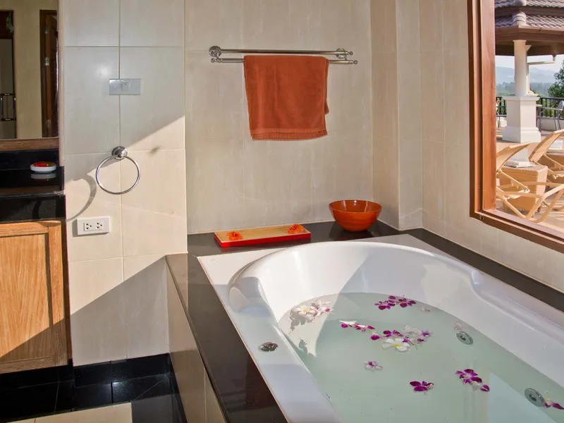 Lakewood Hills, 6-Bedroom Sea View Pool Villa for Sale, Layan, Freehold - Layan, Phuket - Main photo