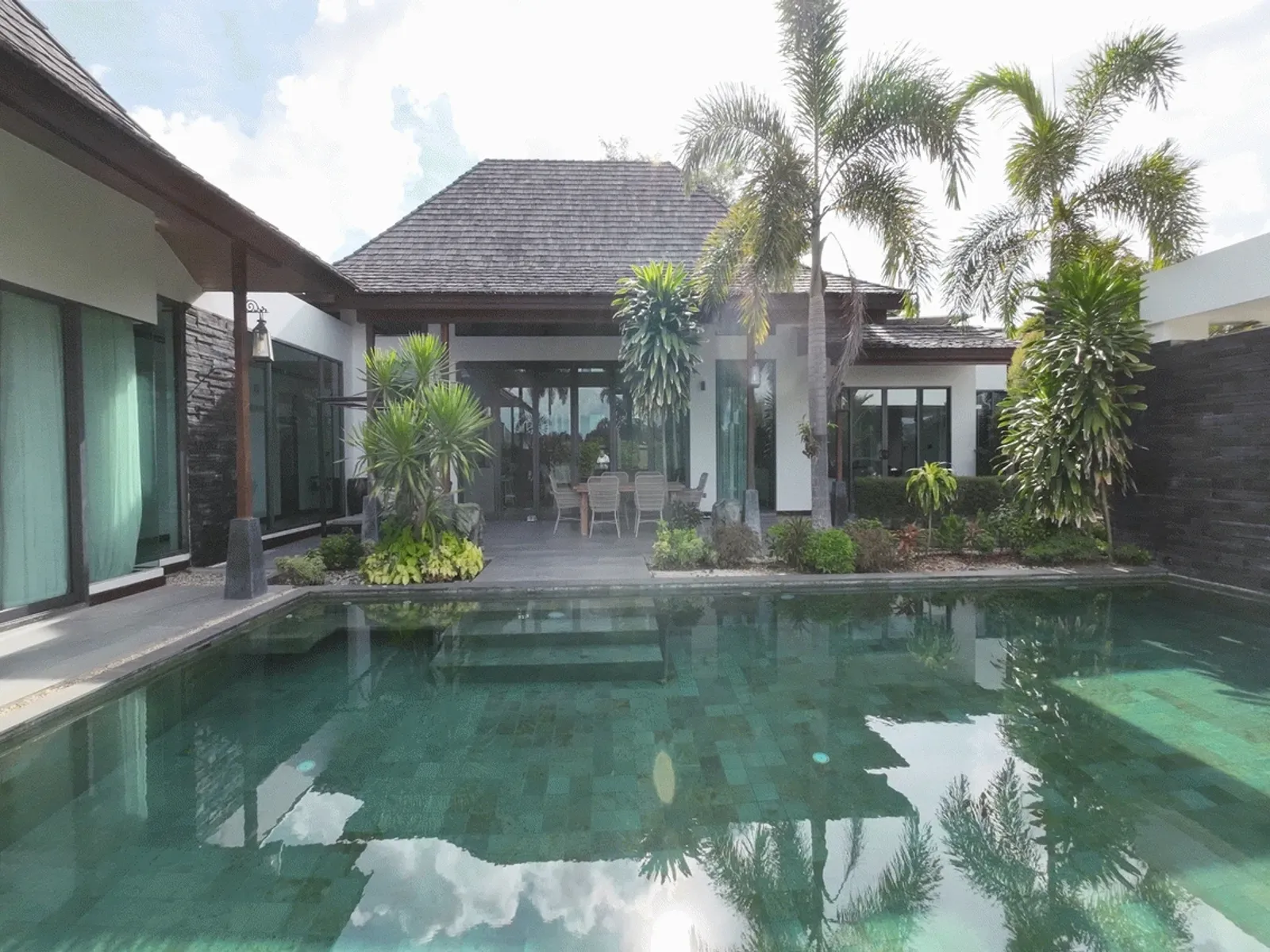 Villa de 4 chambres avec piscine au bord du lac à louer à Cherng Talay. - Cherng Talay, Phuket - Photo 1