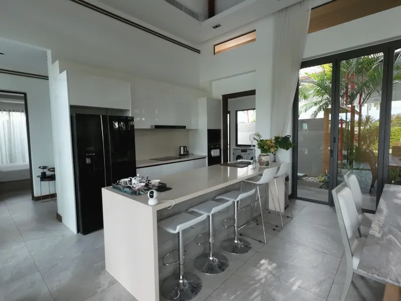 Villa de 4 chambres avec piscine au bord du lac à louer à Cherng Talay. - Cherng Talay, Phuket - Photo principale
