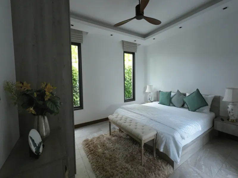 Villa de 4 chambres avec piscine au bord du lac à louer à Cherng Talay. - Cherng Talay, Phuket - Photo principale