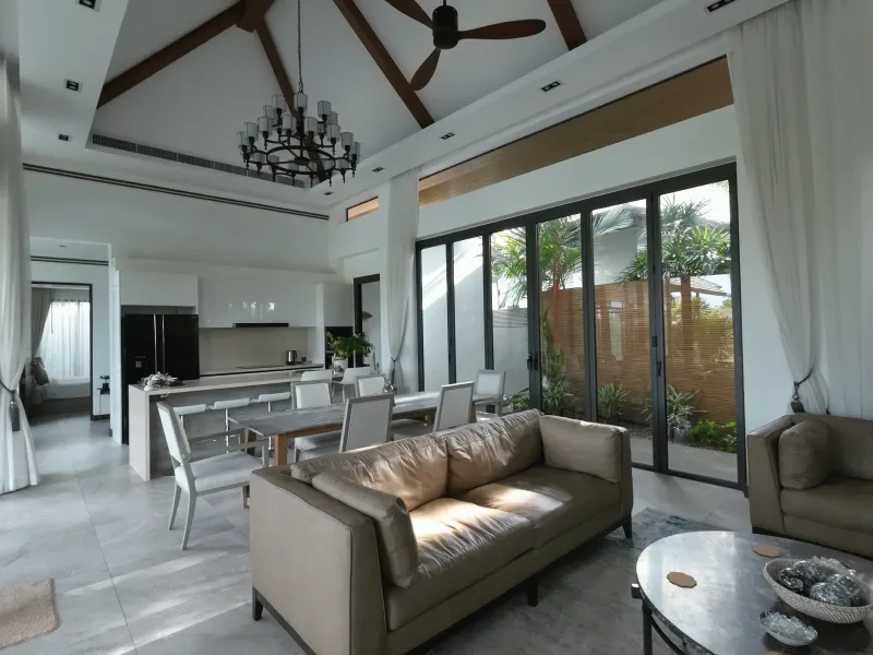 Villa de 4 chambres avec piscine au bord du lac à louer à Cherng Talay. - Cherng Talay, Phuket - Photo principale