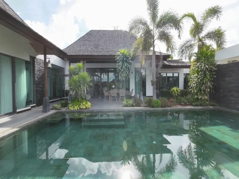 Villa de 4 chambres avec piscine au bord du lac à louer à Cherng Talay. - Cherng Talay, Phuket - Photo principale