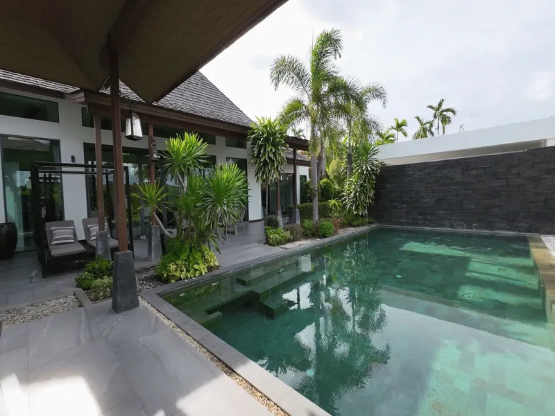Villa de 4 chambres avec piscine au bord du lac à louer à Cherng Talay. - Cherng Talay, Phuket - Photo principale