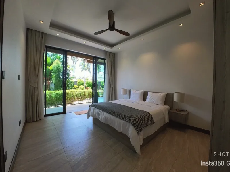 Villa de 4 chambres avec piscine au bord du lac à louer à Cherng Talay. - Cherng Talay, Phuket - Photo principale
