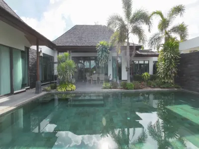 Villa de 4 chambres avec piscine au bord du lac à louer à Cherng Talay. - Cherng Talay, Phuket - Propriété à vendre ou louer à Phuket