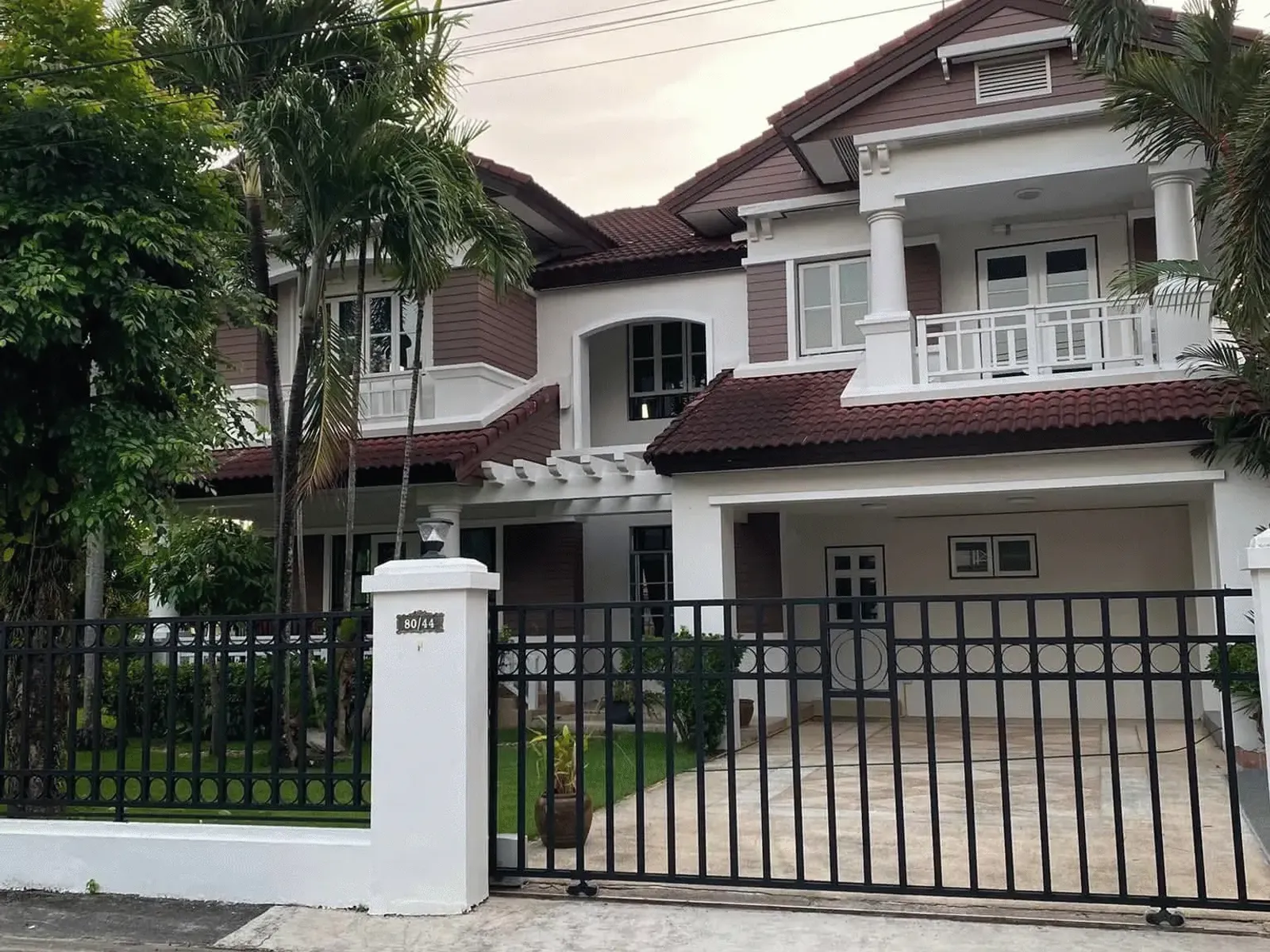 Land and Houses Chalong : Villa familiale de 3 chambres avec piscine et jardin - Chalong, Phuket - Photo 1