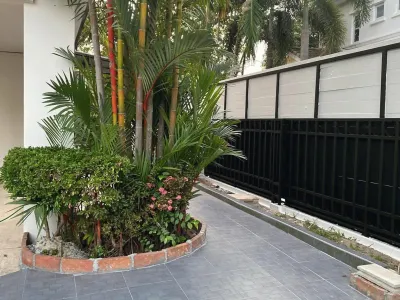 Land and Houses Chalong : Villa familiale de 3 chambres avec piscine et jardin - Chalong, Phuket - Photo 2