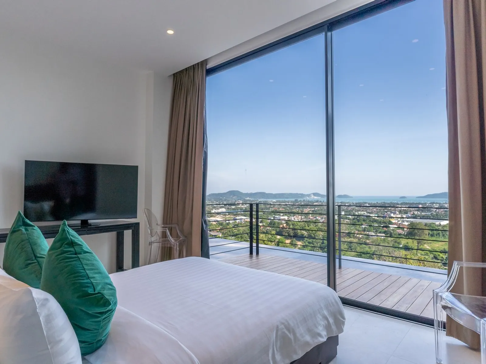 5-Bedroom Hilltop Sea View Pool Villa for Rent, Chalong - Chalong, Phuket - Photo 22