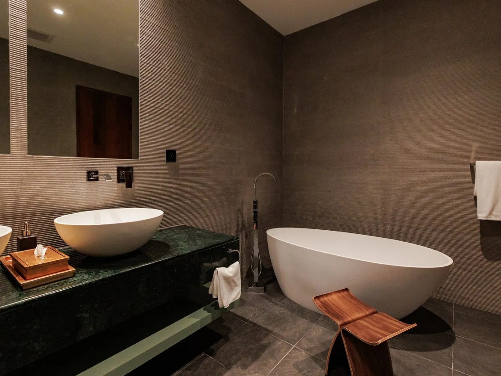 5-Bedroom Hilltop Sea View Pool Villa for Rent, Chalong - Chalong, Phuket - Photo 30