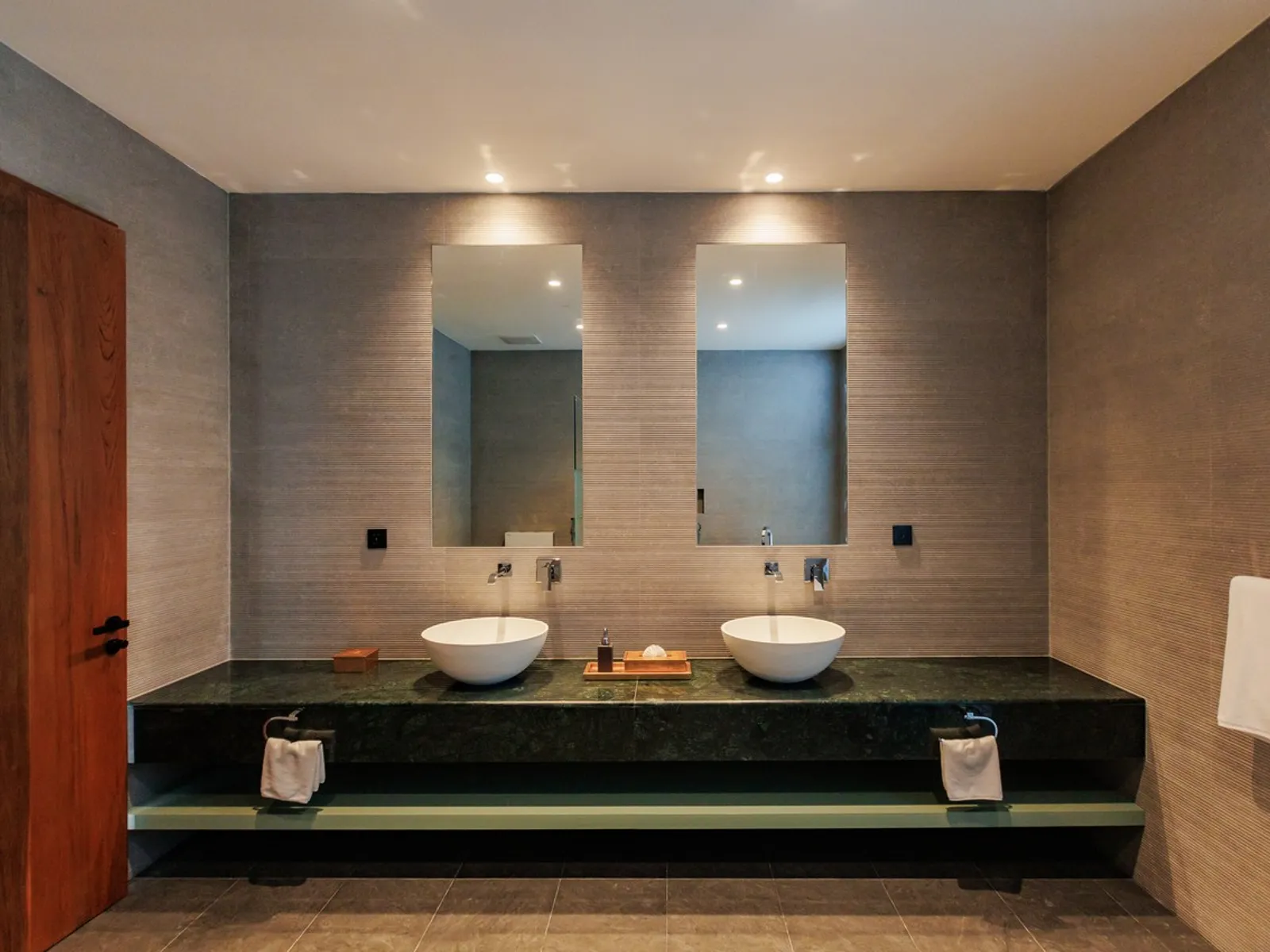 5-Bedroom Hilltop Sea View Pool Villa for Rent, Chalong - Chalong, Phuket - Photo 28