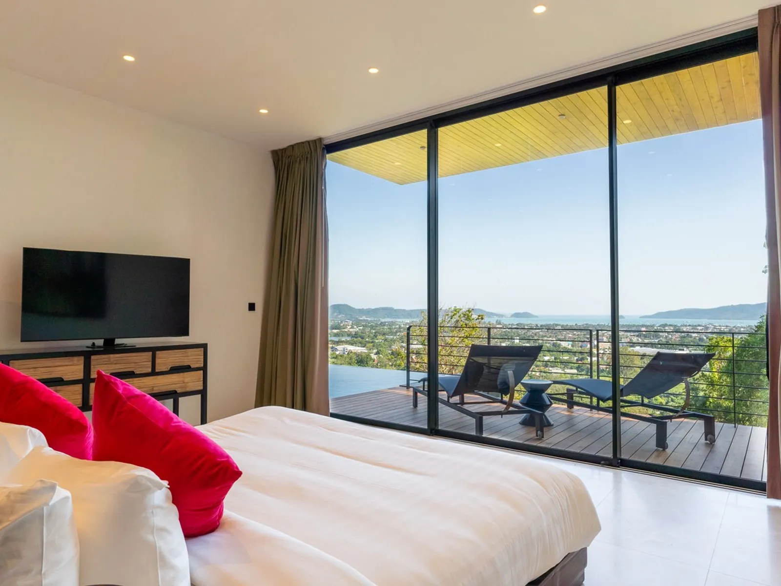 5-Bedroom Hilltop Sea View Pool Villa for Rent, Chalong - Chalong, Phuket - Photo 17