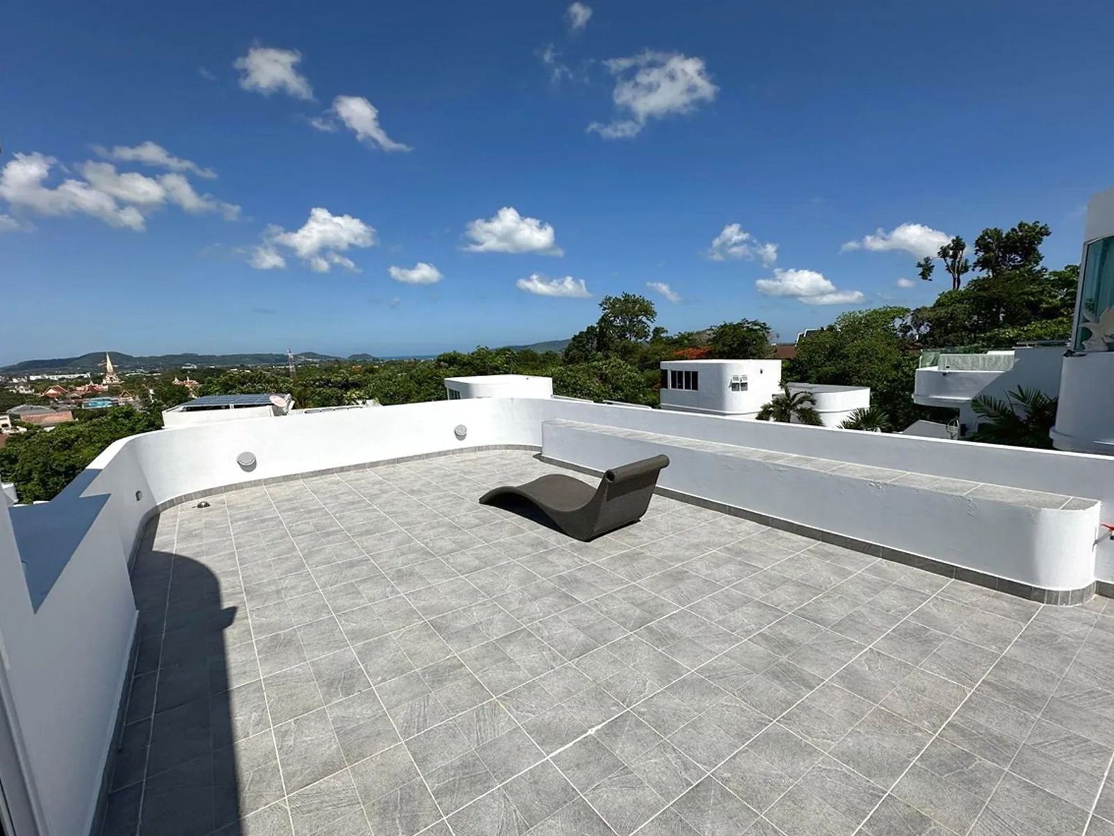 Baan Chalong Résidence : Villa moderne de 4 chambres avec toit-terrasse et vue panoramique - Chalong, Phuket - Photo 33