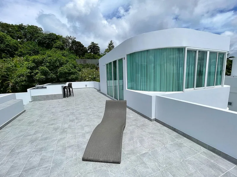 Baan Chalong Résidence : Villa moderne de 4 chambres avec toit-terrasse et vue panoramique - Chalong, Phuket - Photo principale