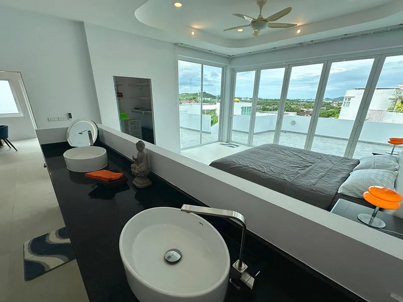 Baan Chalong Résidence : Villa moderne de 4 chambres avec toit-terrasse et vue panoramique - Chalong, Phuket - Photo principale