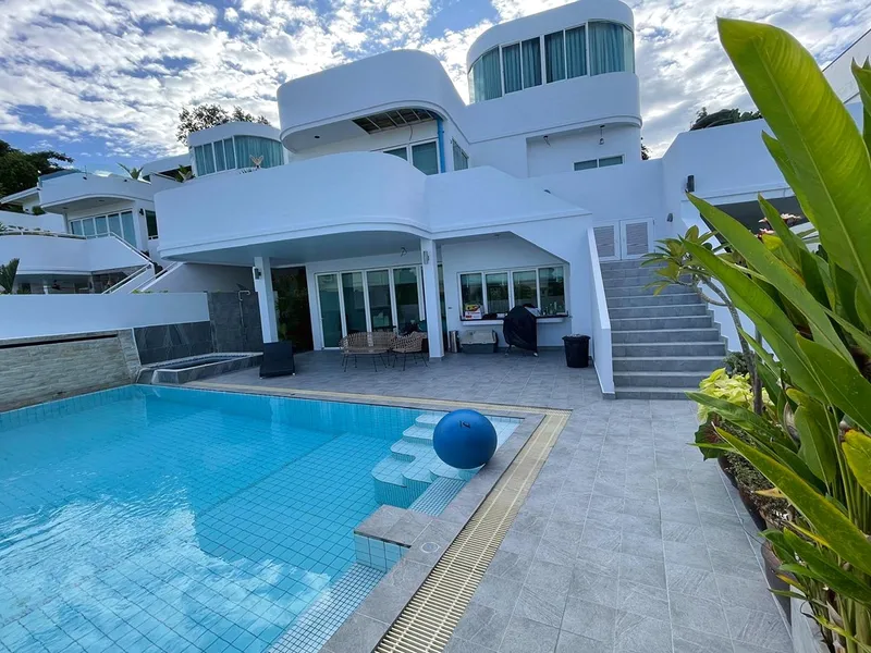 Baan Chalong Résidence : Villa moderne de 4 chambres avec toit-terrasse et vue panoramique - Chalong, Phuket - Photo principale