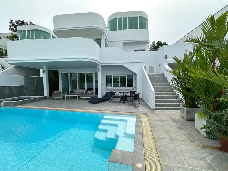 Baan Chalong Résidence : Villa moderne de 4 chambres avec toit-terrasse et vue panoramique - Chalong, Phuket - Photo principale