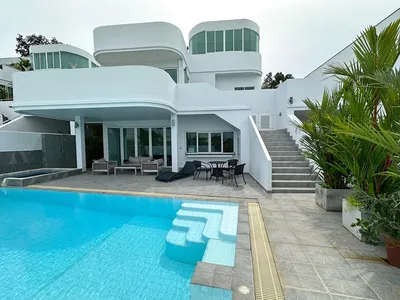 Baan Chalong Résidence : Villa moderne de 4 chambres avec toit-terrasse et vue panoramique - Chalong, Phuket - Propriété à vendre ou louer à Phuket
