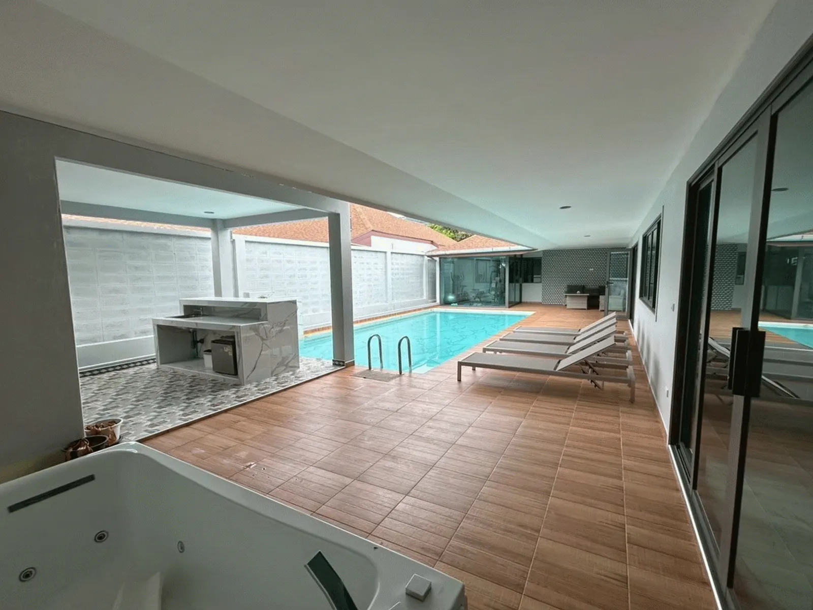 5-Bedroom Modern Pool Villa for Rent, Chalong - Chalong, Phuket - Photo 4